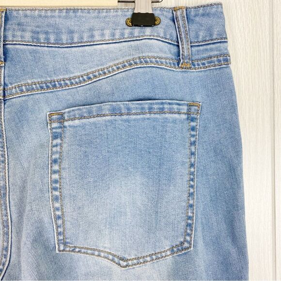 Cabi | Light Wash Malibu Flare Jeans Size 12 Style #223R - Picture 7 of 8